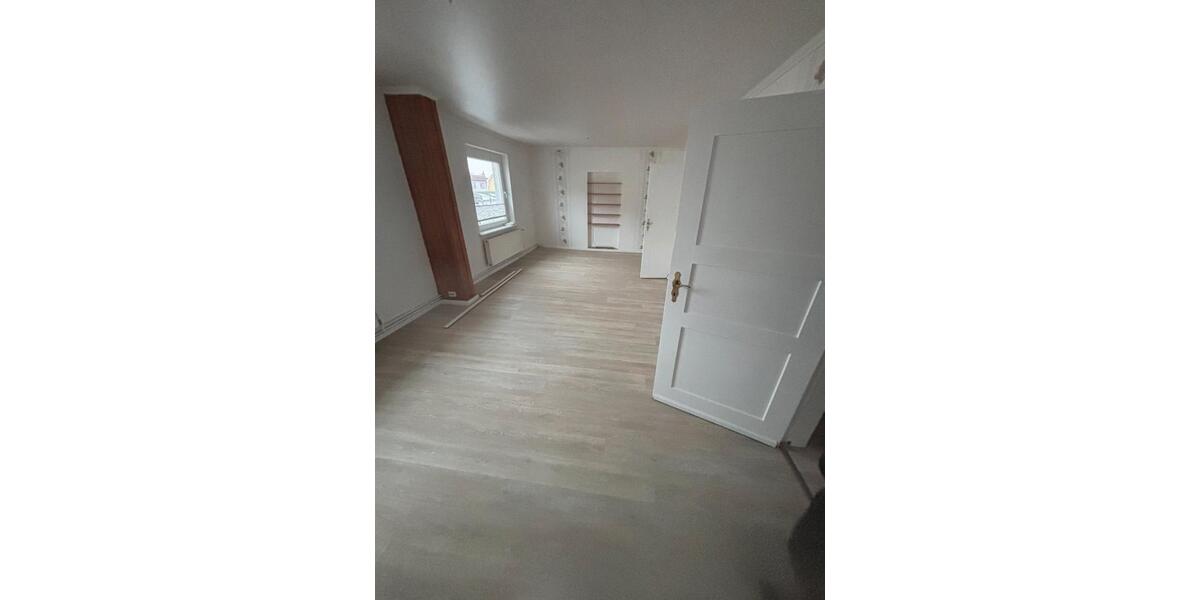 Etagenwohnung Jarmen - 5 Zimmer, 100 m&sup2;, 1.000&euro; | Angebot:26606275