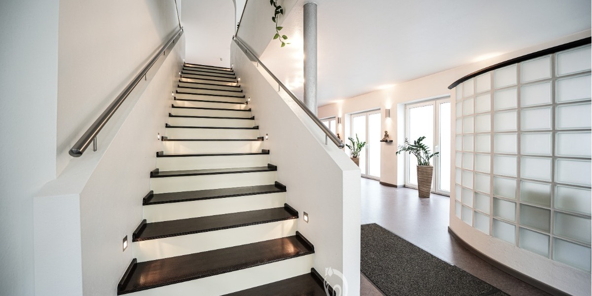 Hochwertige Physiopraxis & vermietete 4-Zimmer-Dachgeschoss-Wohnung - Gewerbeobjekt Arnstein | Angebot:26649274