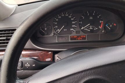 BMW 318 245.000 km 2.000 &euro; Ockrilla 01689