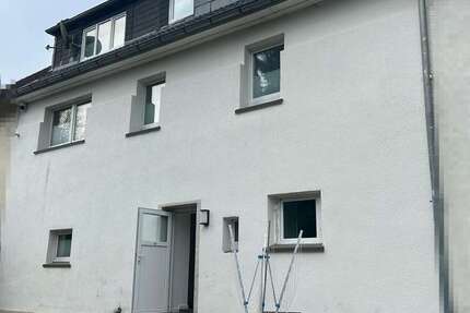 Haus Finnentrop - 8 Zimmer, 230 m&sup2;, 289.000&euro; | Angebot:25256979