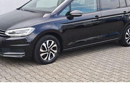 VW Touran 47.792 km 29.879 &euro; Torgau 04860