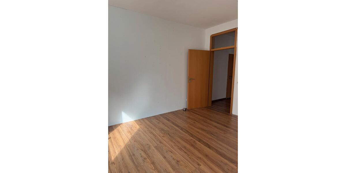 Etagenwohnung Wilhelmshaven - 5 Zimmer, 165 m&sup2;, 315&euro; | Angebot:25964851