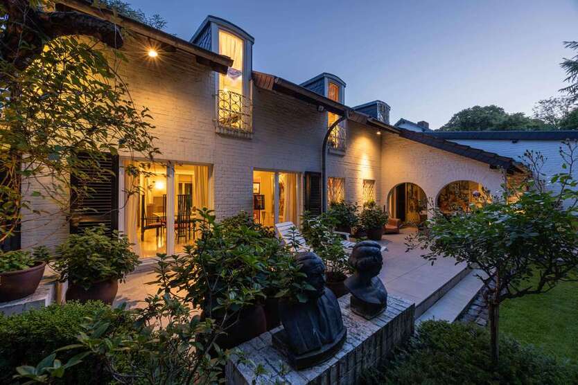 Haus zum Kaufen in Meerbusch 1.995.000 € 323.6 m² 7 zimmer