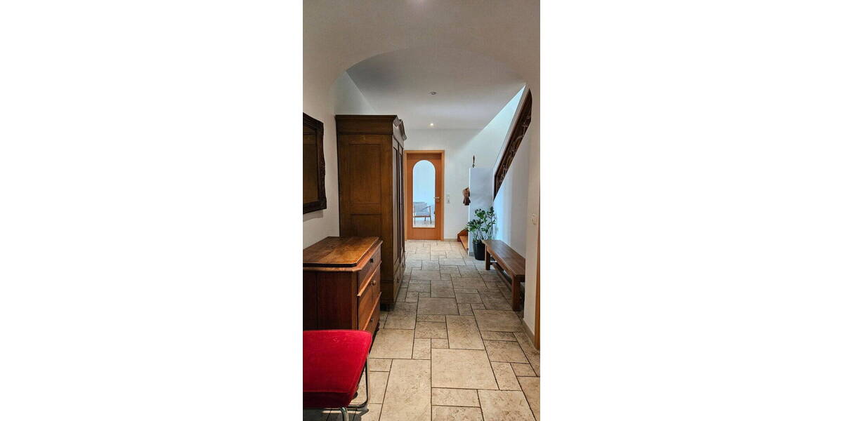 Einfamilienhaus Hofheim - 9 Zimmer, 320 m&sup2;, 4.250&euro; | Angebot:26616851