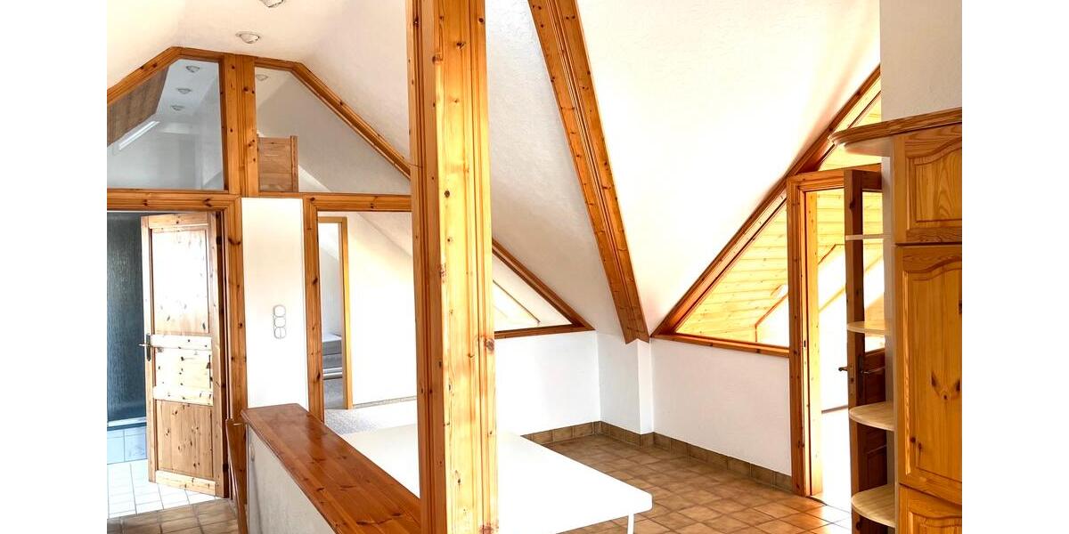 Dachgeschoßwohnung Rosengarten - 2.5 Zimmer, 65 m&sup2;, 902&euro; | Angebot:24982206
