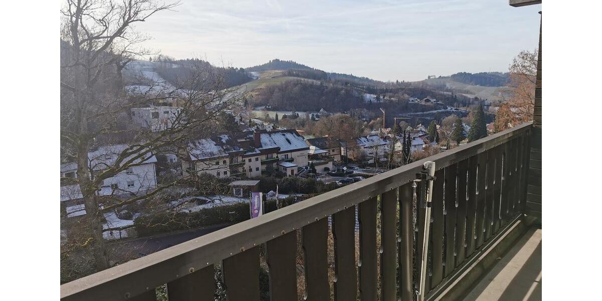 3 Zimmer Wohnung mit Balkon, Küche und Stellplätzen 3 zimmer