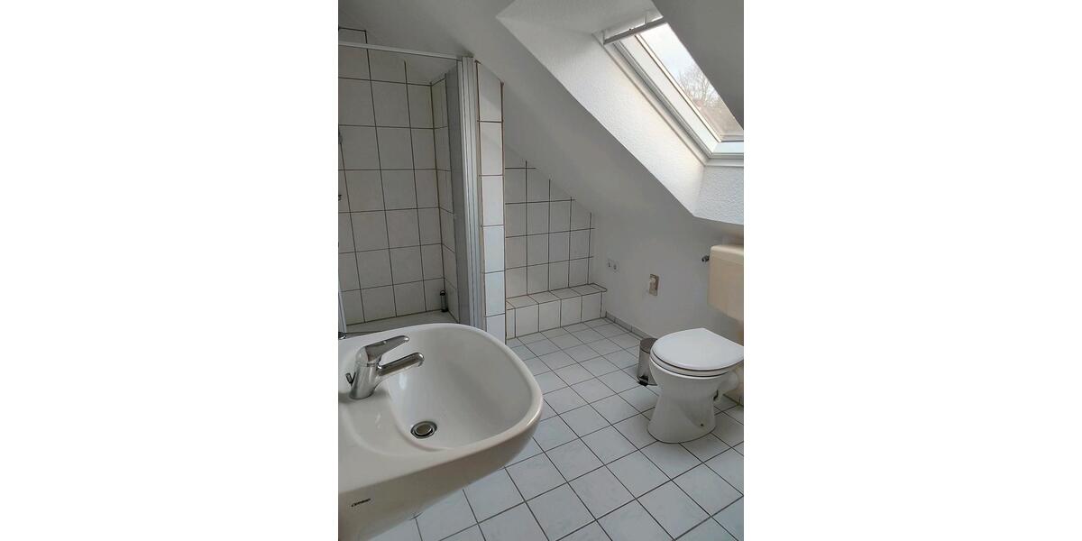 Ab sofort Dachgeschoss Wohnung in einem Bungalow zu vermieten 2 zimmer