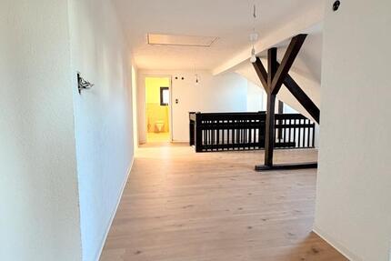 Großzügige 5ZKB Dachteschosswohnung - Erstbezug nach Renovierung 5 zimmer