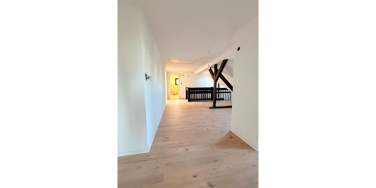 Großzügige 5ZKB Dachteschosswohnung - Erstbezug nach Renovierung 5 zimmer