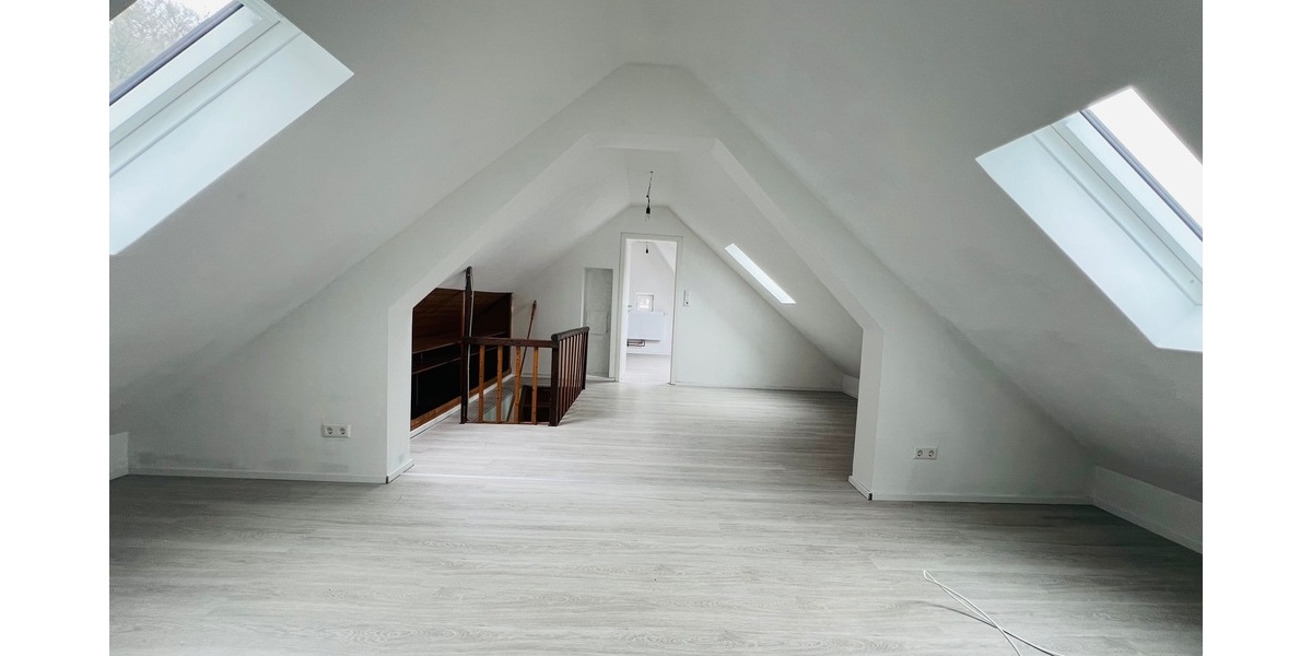 Teilsaniertes Einfamilien-Mehrgenerationenhaus mit Terrasse, Garage und opt. Grundstückserweiterung - Einfamilienhaus Horb am Neckar | Angebot:26083100