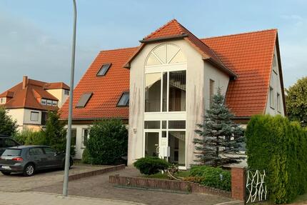ANFRAGESTOP: 5-Raum-Wohunng zu vermieten - 2 Etagen - HofCarport zimmer