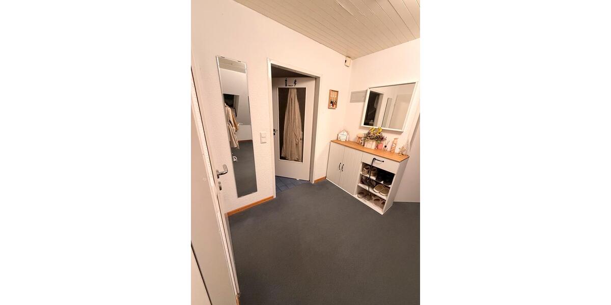 Dachgeschoßwohnung Isernhagen - 2.5 Zimmer, 70 m&sup2;, 650&euro; | Angebot:25227026