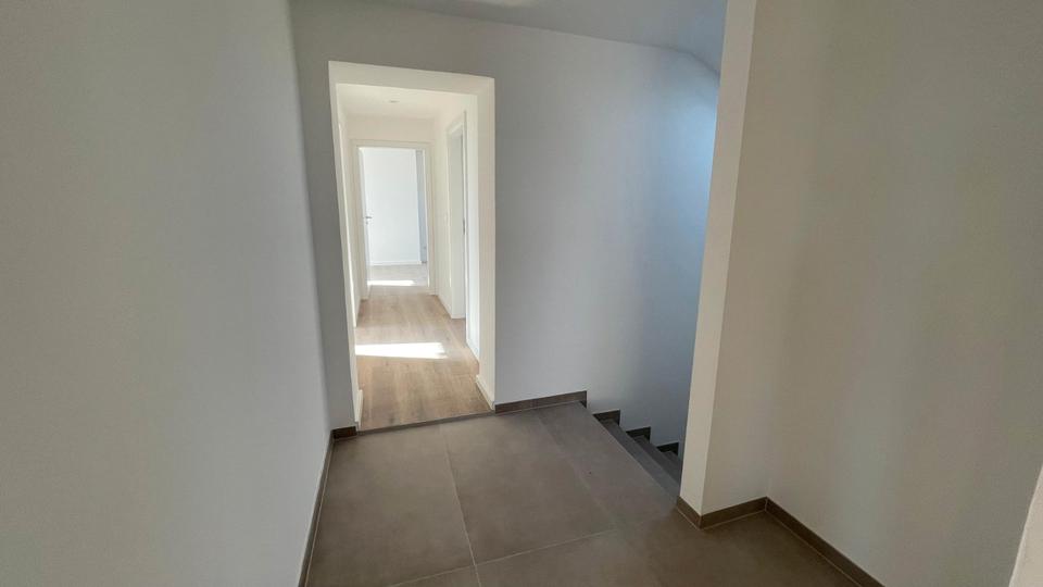 Dachgeschoßwohnung Goldbach - 4.5 Zimmer, 126 m&sup2;, 1.500&euro; | Angebot:26648221