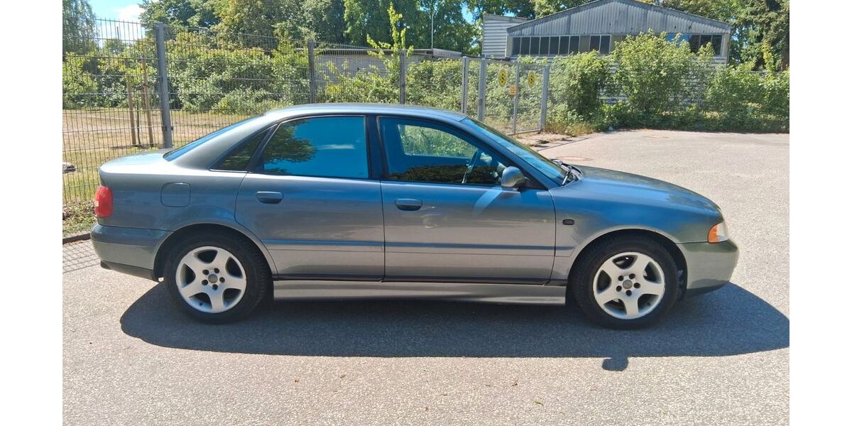 Audi A4 234.409 km 3.250 &euro; Lübeck 23564