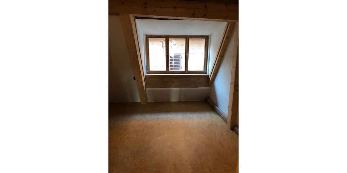 Dachgeschoßwohnung Weinsberg - 4 Zimmer, 120 m&sup2;, 1.600&euro; | Angebot:26254420