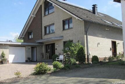 Haus Bad Wünnenberg - 14 Zimmer, 330 m&sup2;, 420.000&euro; | Angebot:27128279