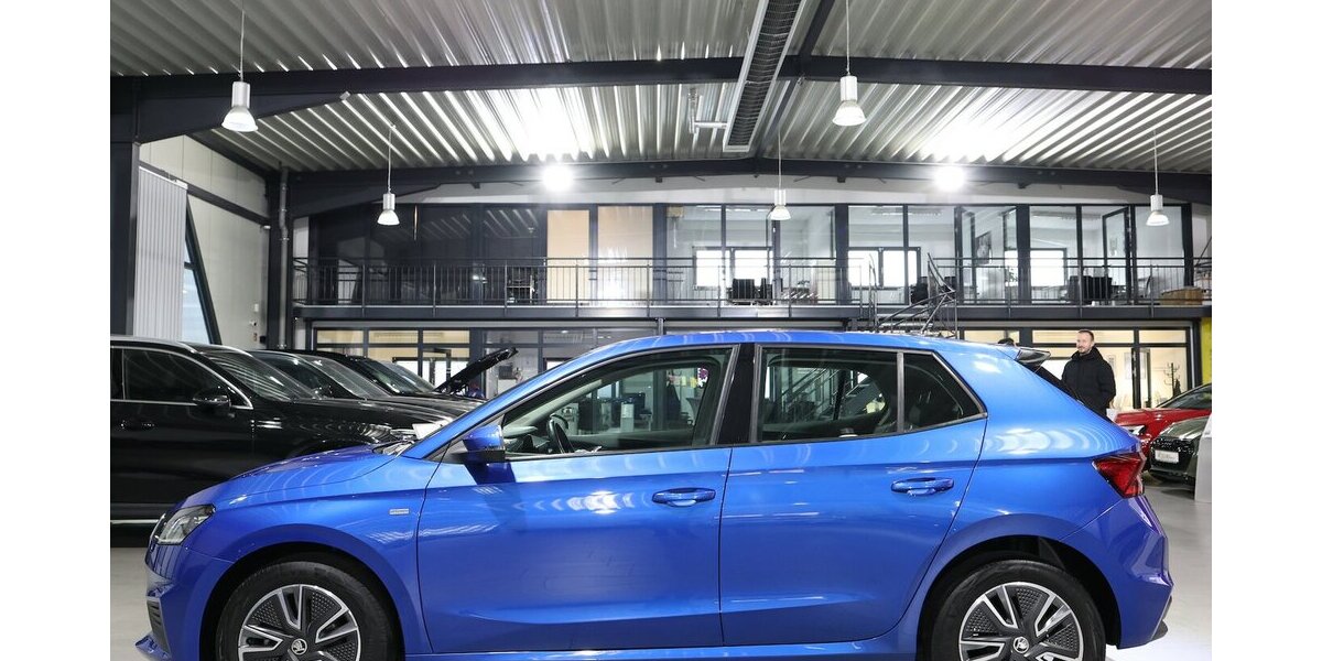 Skoda Fabia 1.0 TOUR RACE BLUE / LED / GROßES-DISPLAY 55.000 km 13.777 &euro; Hamm 59077