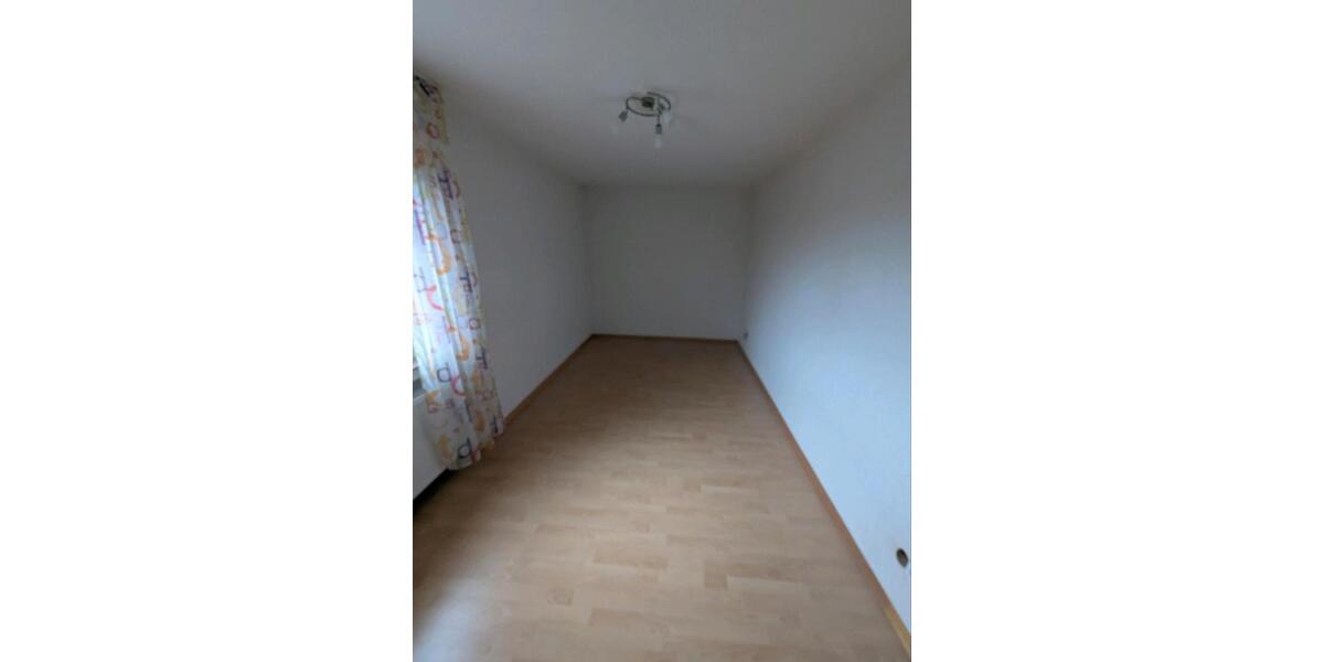 Etagenwohnung Saarbrücken Eschberg - 5 Zimmer, 132 m&sup2;, 1.370&euro; | Angebot:26398758
