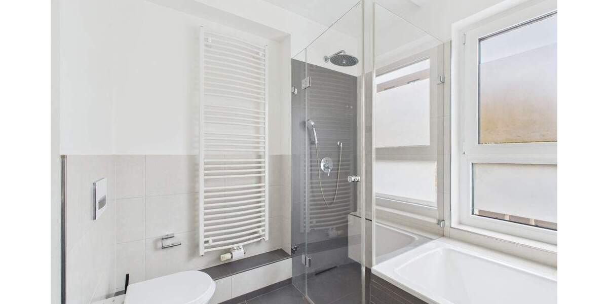 Ansprechende, helle Wohnung mit großem Balkon und Rheinblick 3 zimmer