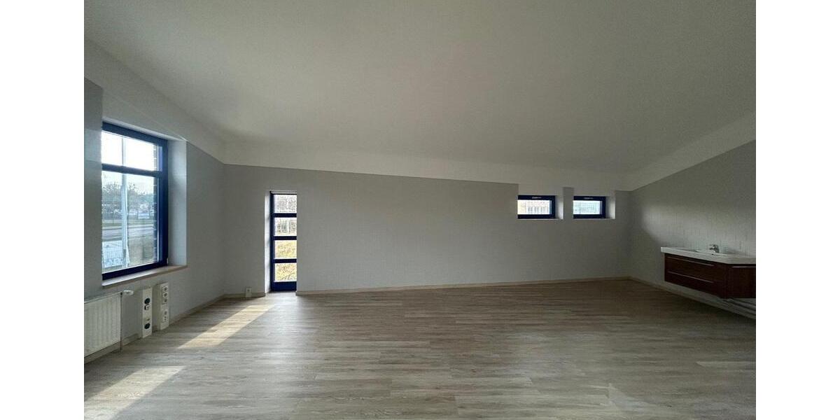 repräsentatives Büro + Betriebswohnung mit schönem Außenbereich zimmer