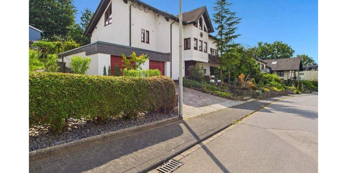 Großzügiges Wohnhaus mit Einliegerwohnung in ruhiger Lage von Gillenfeld 1 zimmer