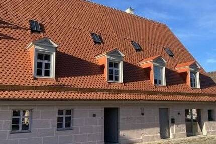 Liebhaberobjekt: 3 12 Zi. DHH im kernsanierten Bauernhaus mit Terr. und Garten Nürnberg-Nord Haus mieten 3 zimmer