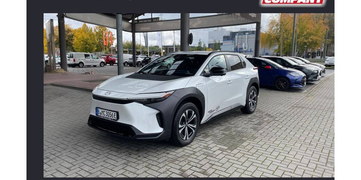 Toyota bZ4X 2.400 km 33.980 € Berlin 13403