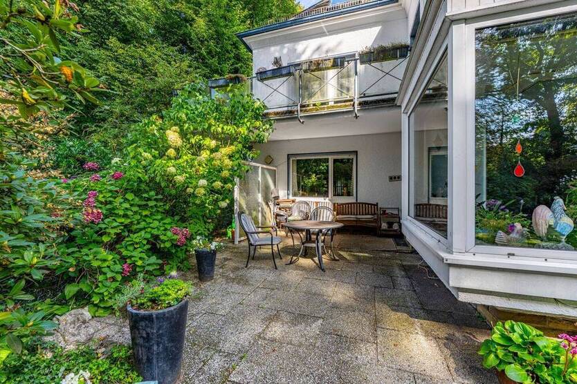 Imposantes Einfamilienhaus mit schönem Garten nahe City