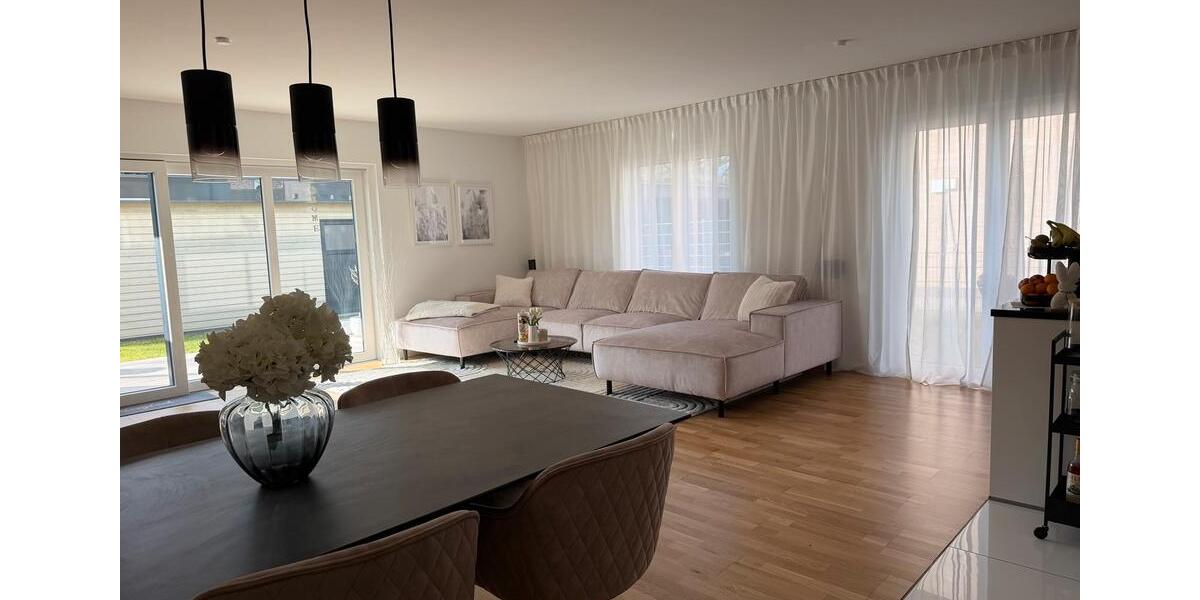 Erdgeschoßwohnung Quickborn - 4 Zimmer, 120 m&sup2;, 1.687&euro; | Angebot:25350547