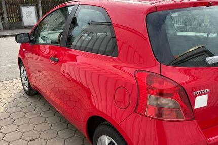 Toyota Yaris 121.000 km 1.333 &euro; München 80995