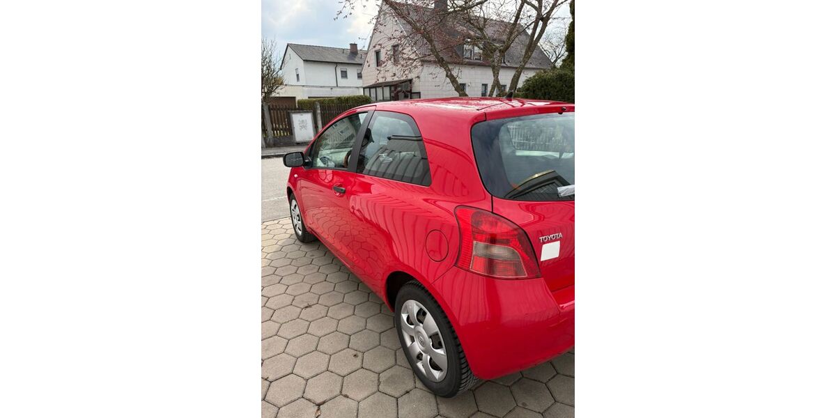 Toyota Yaris 121.000 km 1.333 &euro; München 80995