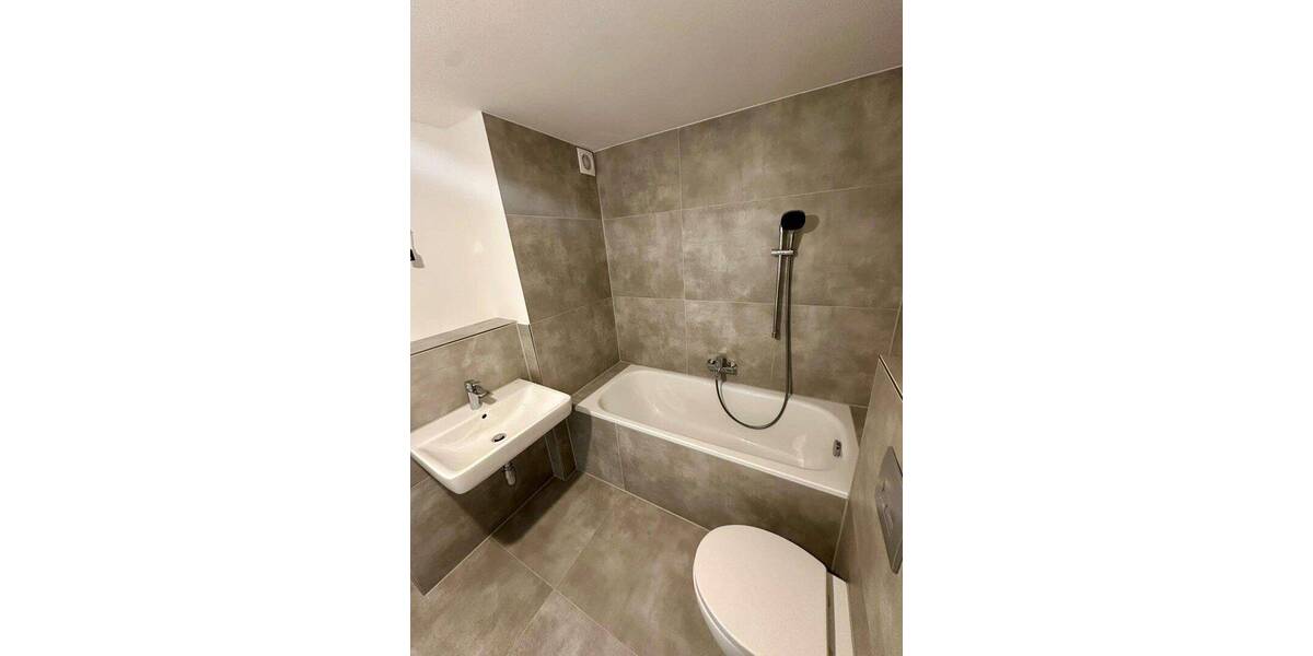 Etagenwohnung Düsseldorf Bilk - 4 Zimmer, 145 m&sup2;, 2.400&euro; | Angebot:26861741