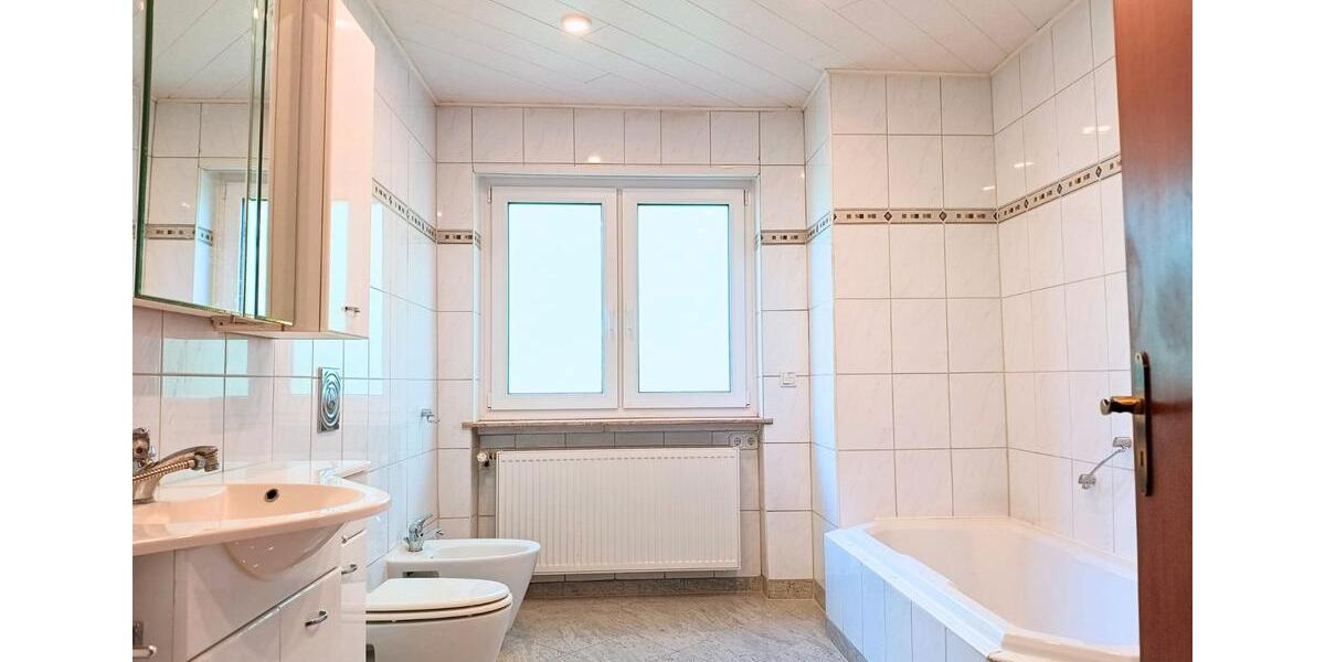 Mehrfamilienhaus, Wohnhaus Schwalbach - 4.5 Zimmer, 194 m&sup2;, 1.450&euro; | Angebot:26587800