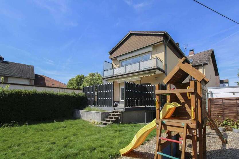 Haus zum Kaufen in Frankfurt am Main 1.099.000 € 251.19 m²
