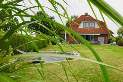 F-R-E-I- Traum Walmdach-Haus mit Feldblick