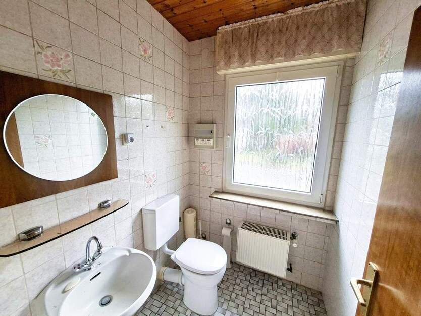 CITYHOUSE: Freistehendes Einfamilienhaus mit viel Potential, traumhaften großen Grundstück, Garage 3 zimmer