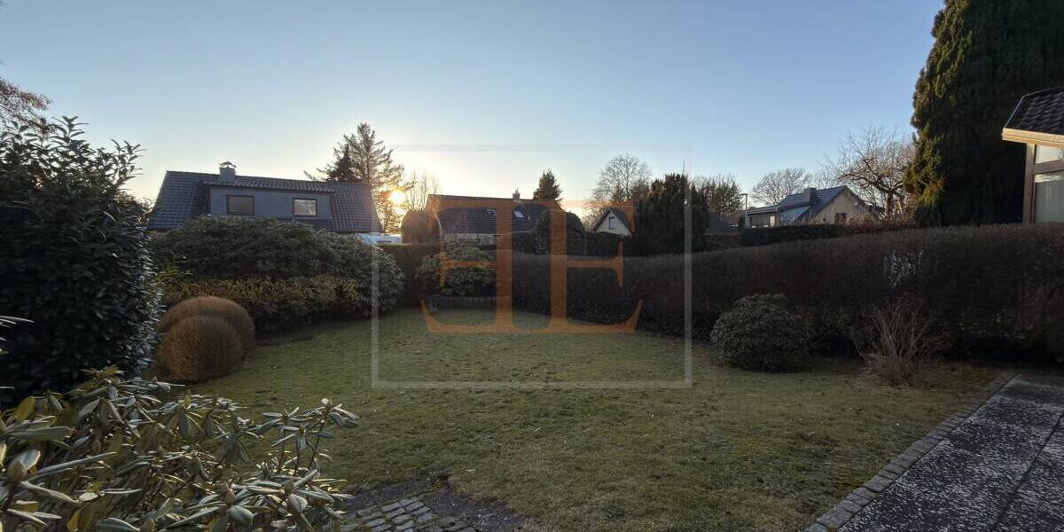 Klassische DHH mit Vollkeller und Garage in ruhiger Sackgassenlage von Ahrensburg - Doppelhaushälfte Ahrensburg | Angebot:26121169