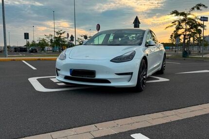 Tesla Model 3 67.000 km 32.250 &euro; Ruhen 38471