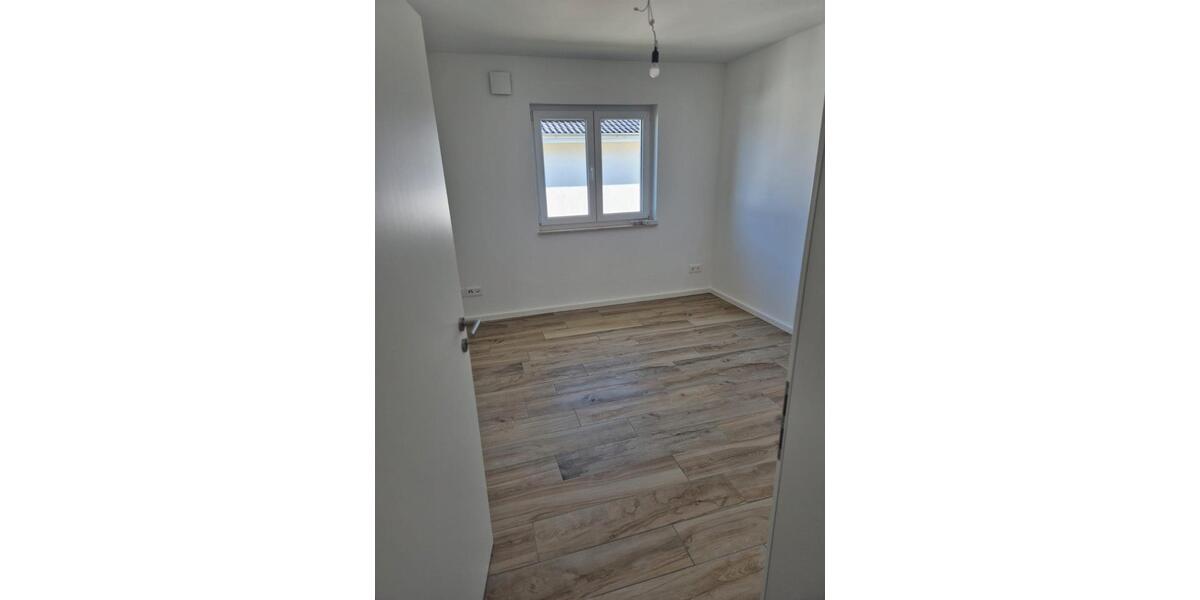 Etagenwohnung Magdeburg Ottersleben - 5 Zimmer, 135 m&sup2;, 1.800&euro; | Angebot:26071819