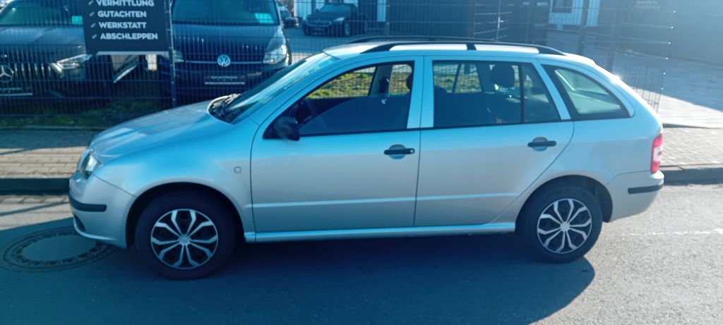 Skoda Fabia 98.000 km 3.950 &euro; Lage 32791