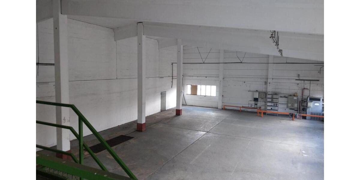 Halle mit ca. 800 m² inkl. Büroräume u. Sanitäranlagen zwischen Denkendorf und Beilngries zimmer