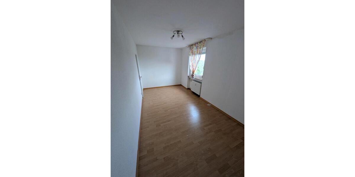 Etagenwohnung Saarbrücken Eschberg - 5 Zimmer, 132 m&sup2;, 1.370&euro; | Angebot:26398758