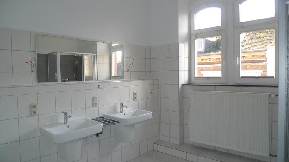 Etagenwohnung Trier - 4 Zimmer, 159 m&sup2;, 1.300&euro; | Angebot:25856356