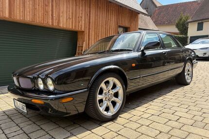 Jaguar XJR