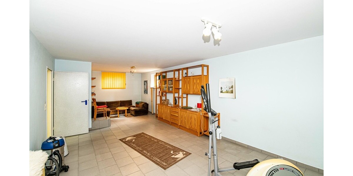 Großzügiges Zuhause mit umzäunten Gartengrundstück und vielseitigem Studio - Einfamilienhaus Schönthal | Angebot:27038045