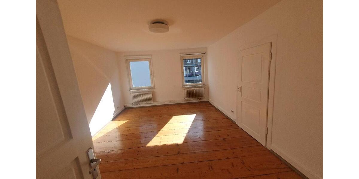 Etagenwohnung Freiburg im Breisgau - 4 Zimmer, 100 m&sup2;, 350&euro; | Angebot:26297530