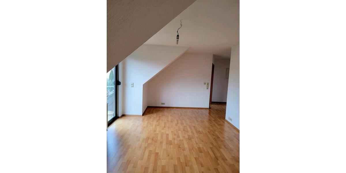 Dachgeschoßwohnung Kürnach - 3 Zimmer, 72 m&sup2;, 832&euro; | Angebot:26391743