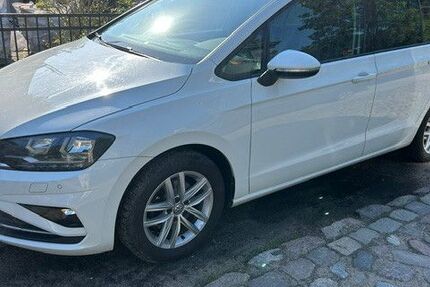 VW Golf Sportsvan 68.360 km 18.700 &euro; Hamburg 22045