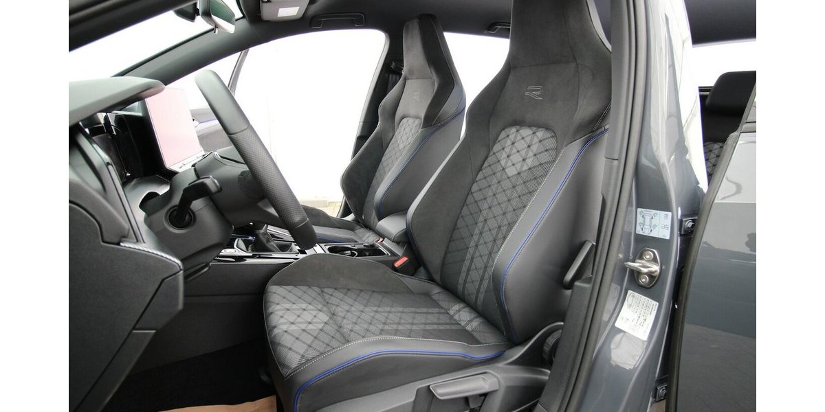 VW Golf VIII Variant 1.5 TSI R-Line LED+KAMERA+ACC 38.673 km 26.900 &euro; Hagenow 19230