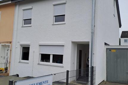 Renoviertes 5-Zimmer Endreihenhaus mit Garage in Wettstetten 6 zimmer